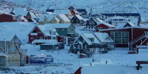 Protestos contra a ICE e novas declarações de Trump sobre a Venezuela