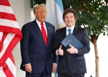 m colorida de Donald Trump e Javier Milei