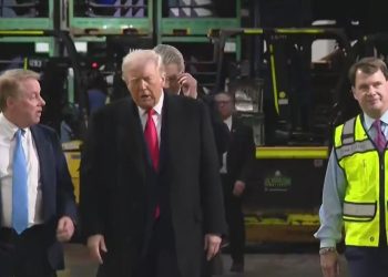 Trabalhador da Ford mantém emprego após embate com Trump