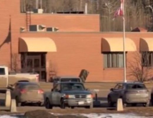 Chacina em escola no Canadá resulta em nove mortes