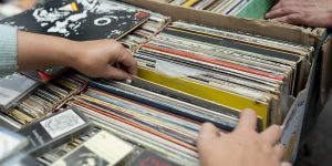 vintage-disks-second-hand-market-high-angle