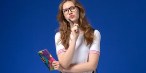 Autoconhecimento e mercado de trabalho para decidir o futuro pós-ENEM