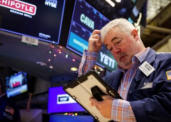 Wall Street recua com novas ameaças tarifárias do presidente Trump