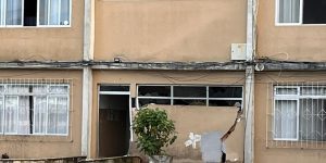 Prédio em Itajaí afundou cerca de 40 centímetros — Foto: 1 de 3 Prédio em Itajaí