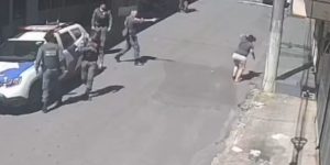 Foto: 1 de 4 Novo vídeo mostra momento em que policial militar chega e atira em