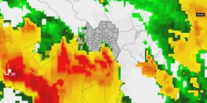 Tempestade de verão provoca chuvas extremas em Curitiba