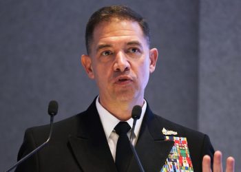 Trump recorre a líderes militares para diplomacia sobre Irã e Ucrânia