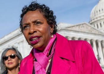 Presidente do Congressional Black Caucus critica post de Trump sobre os Obamas