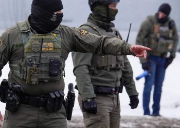 Chefes de imigração de Trump devem depor após mortes de manifestantes