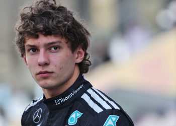 Kimi Antonelli passa por acidente de carro antes de teste na F1